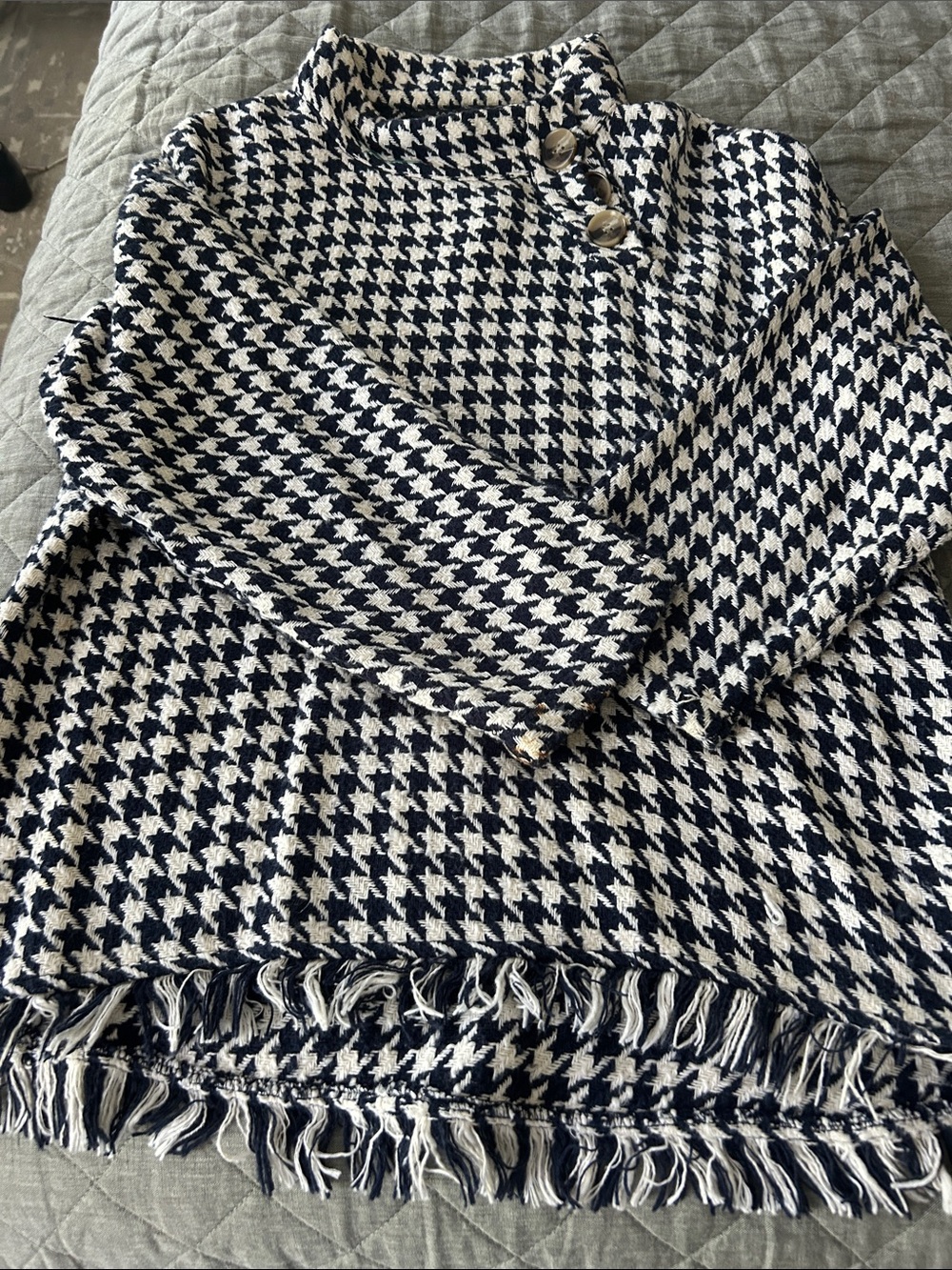 Zara Navy and Cream Houndstooth Fringe Knit Pullover